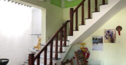 කඩවත පිහිටි දෙමහල් නිවස සමග ඉඩම