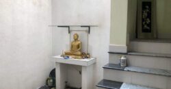 කඩවත පිහිටි දෙමහල් නිවස සමග ඉඩම