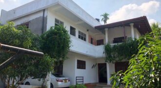 කඩවත පිහිටි දෙමහල් නිවස සමග ඉඩම